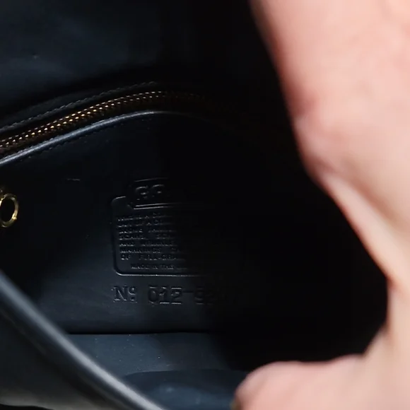 Vintage Coach Navy Leather Crossbody Bag - Picture 16 of 16